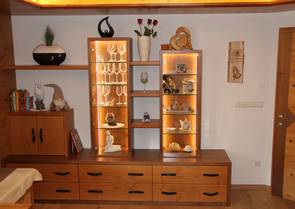 Wohnzimmerschrank